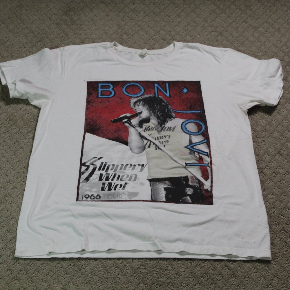 Vintage Bon Jovi Size L White Short Sleeve Slippery When Wet 1986 Concert T-Shir